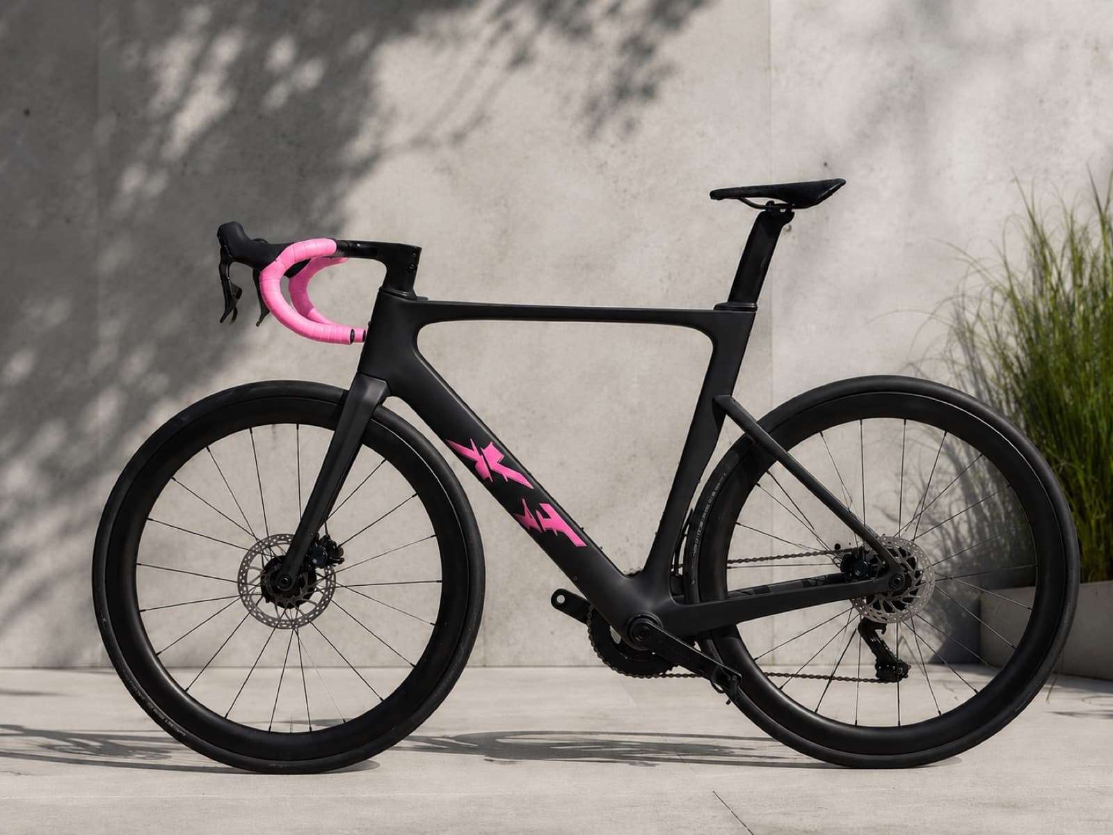 XT BIKE Noir & Rose